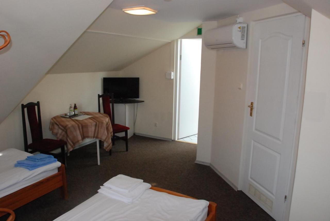Hotelik Manhatan Radzyn Podlaski Exteriör bild